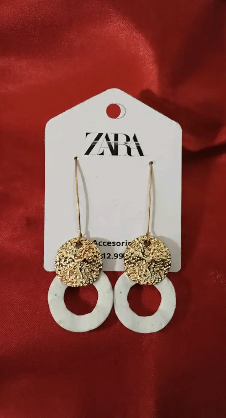 Aros colgantes Zara con perlas y flores - 3