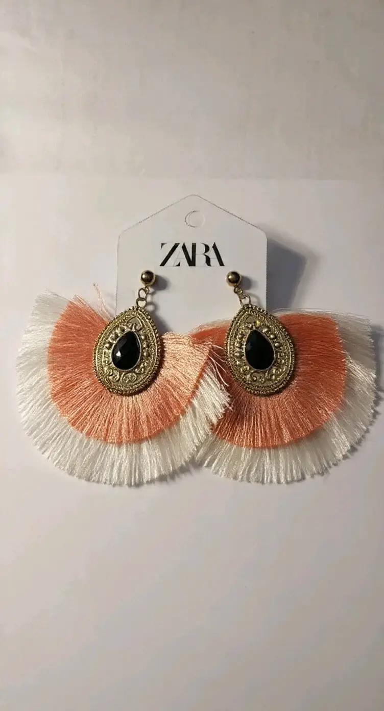 Aros colgantes Zara con perlas y flores - 4