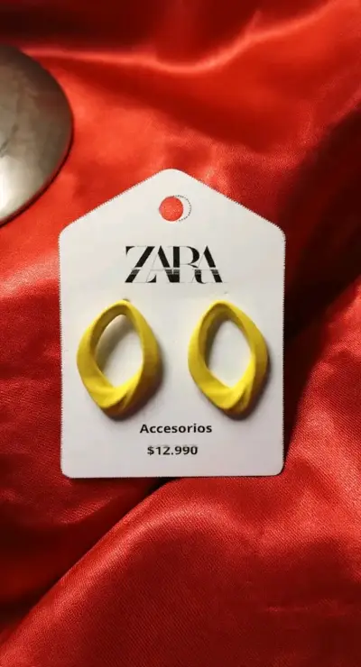 Aros colgantes Zara con perlas y flores - miniatura 5