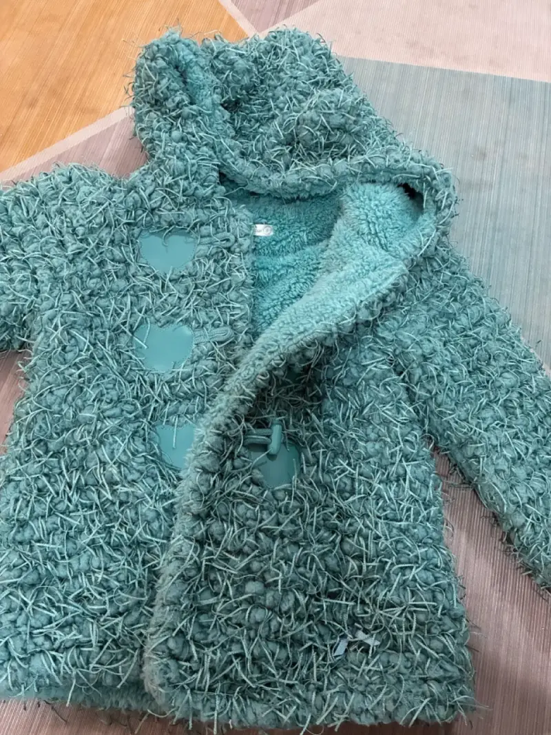 Abrigo infantil de lana con capucha verde - 1