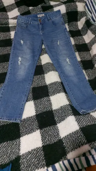 Jeans de mezclilla desgastados para hombre - miniatura 1