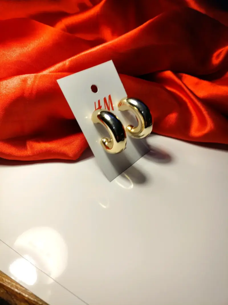 Aros dorados H&M elegantes - 1
