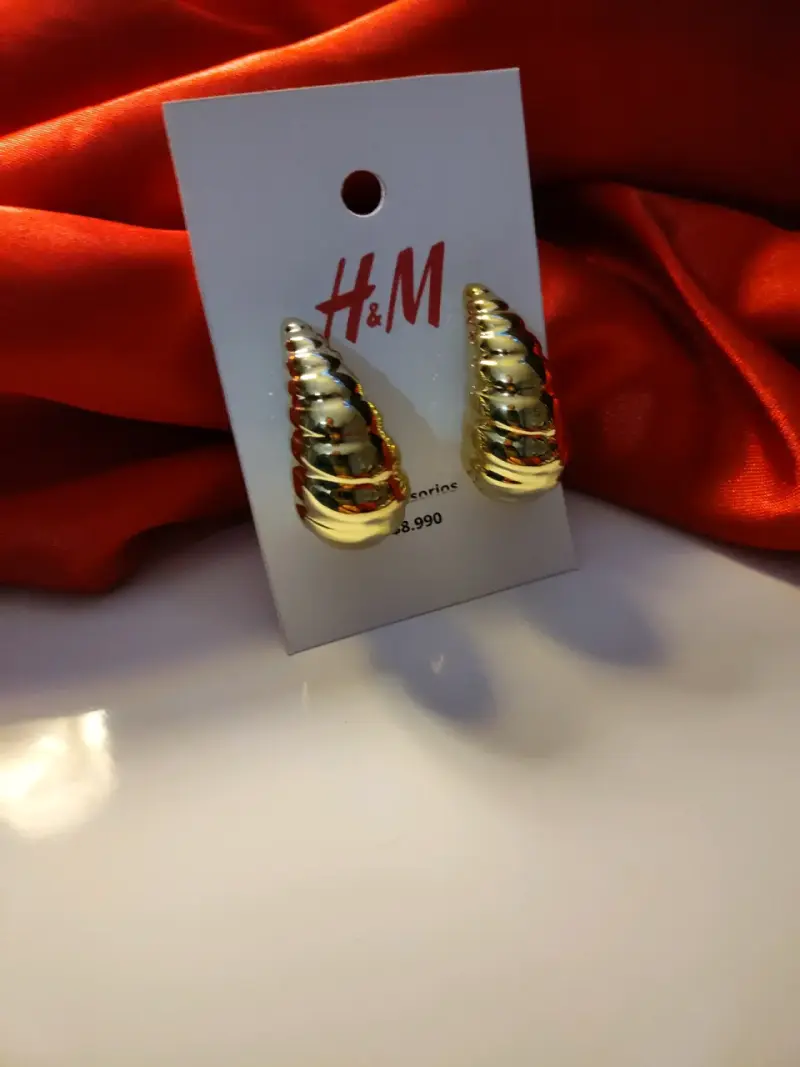 Aros dorados H&M elegantes - 4
