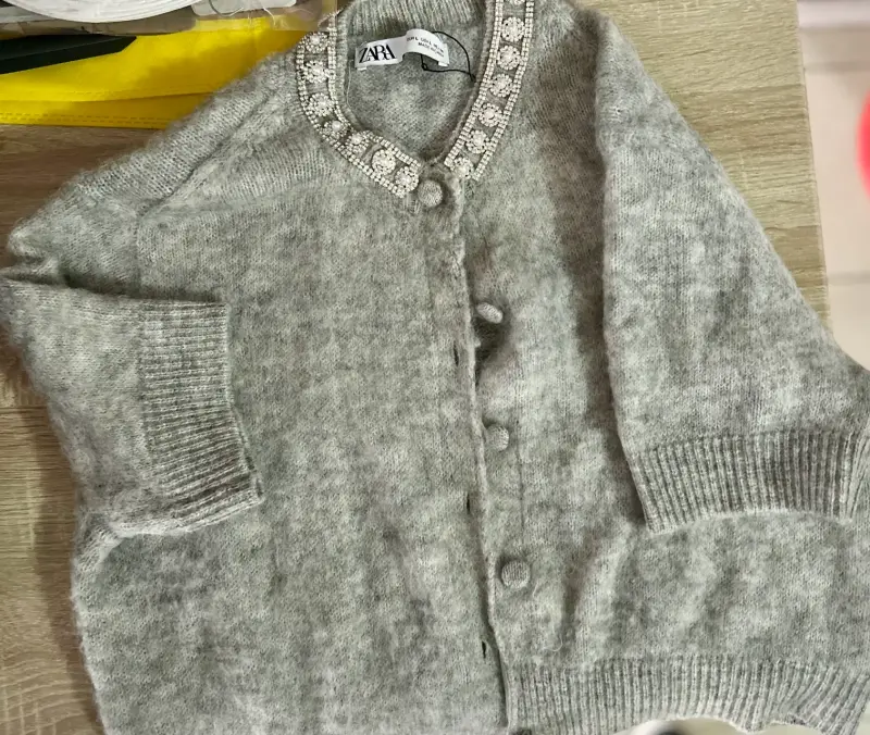 Cardigan gris con pedrería Zara M-L