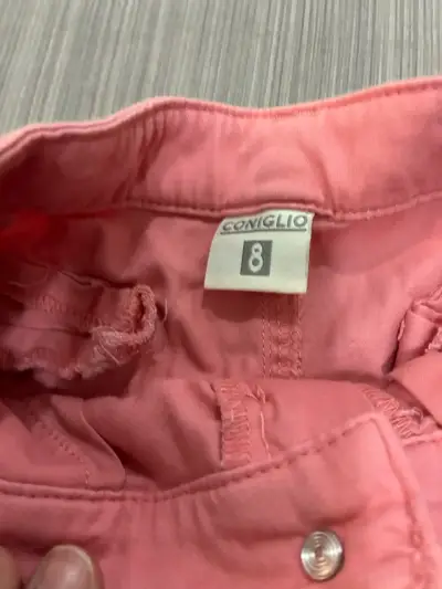 Shorts rosados con volantes para niña - miniatura 2