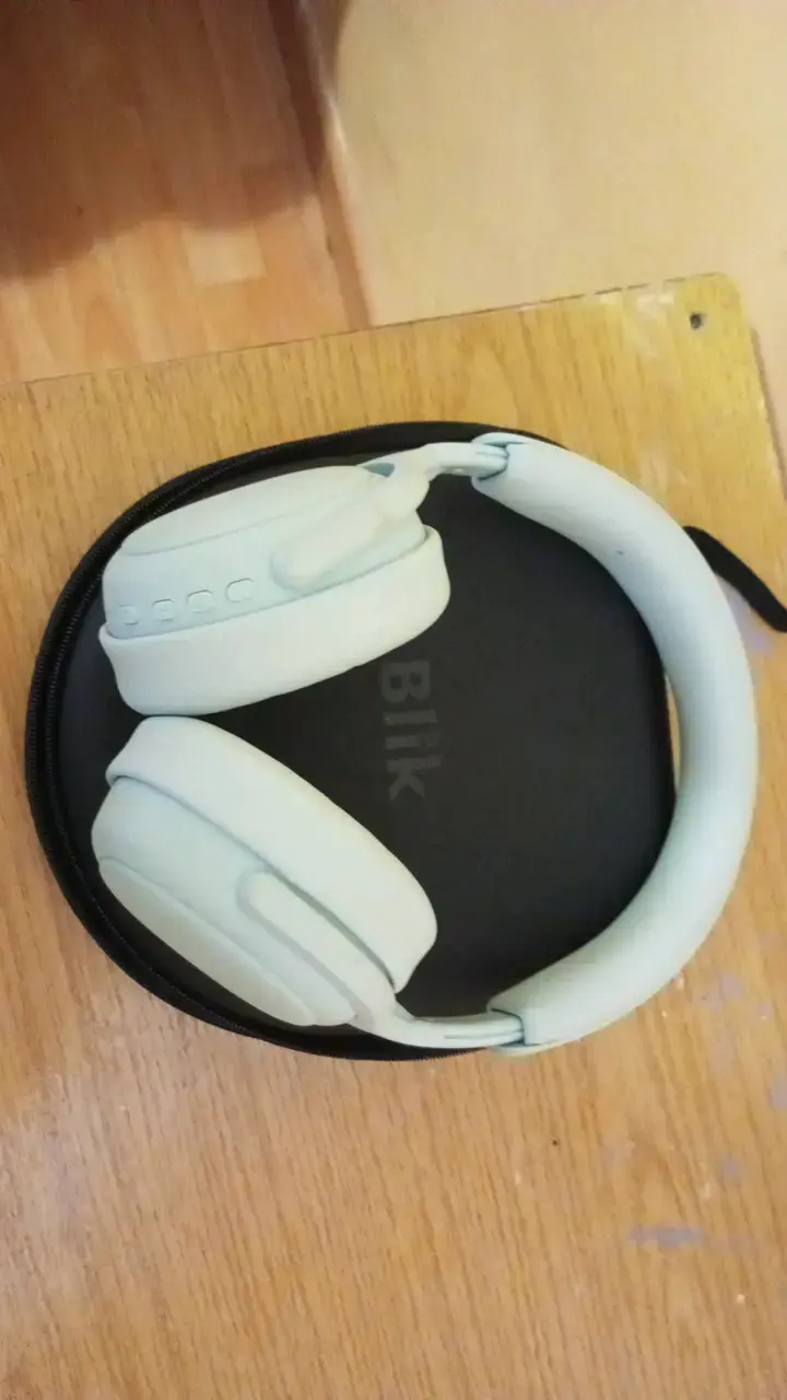 Auriculares inalámbricos verdes con estuche - 1