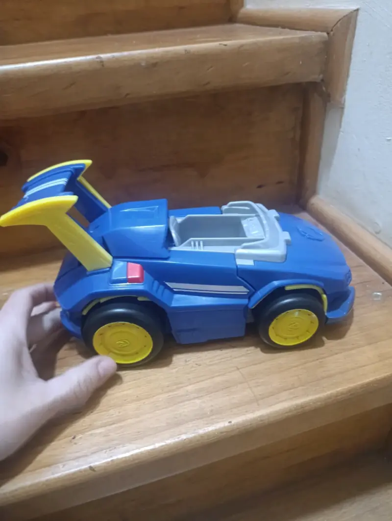 Auto de juguete azul de pow patrol - 2
