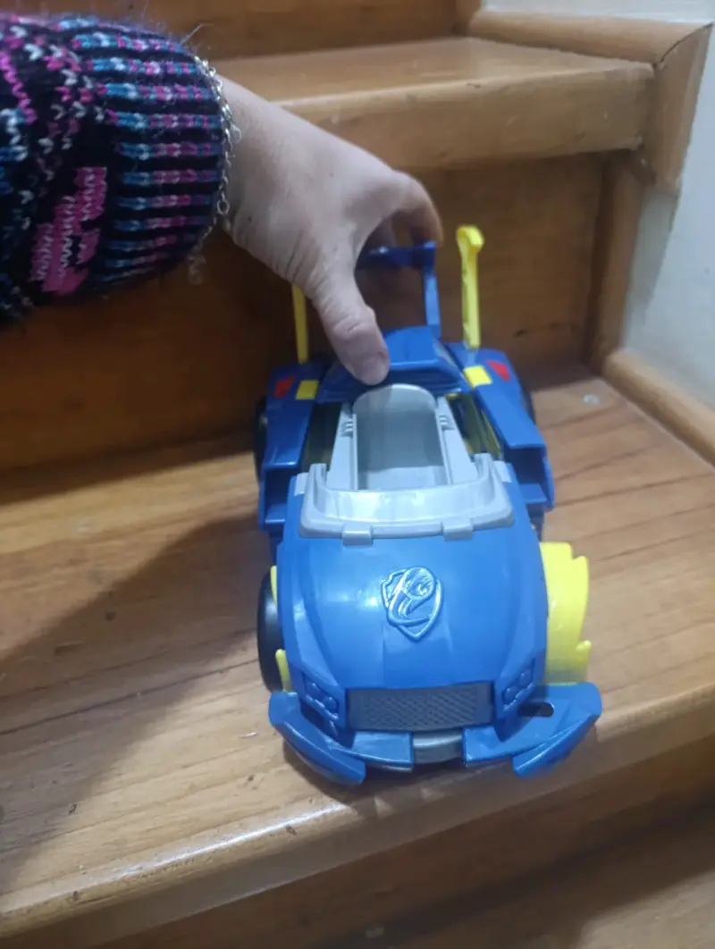 Auto de juguete azul de pow patrol - 4