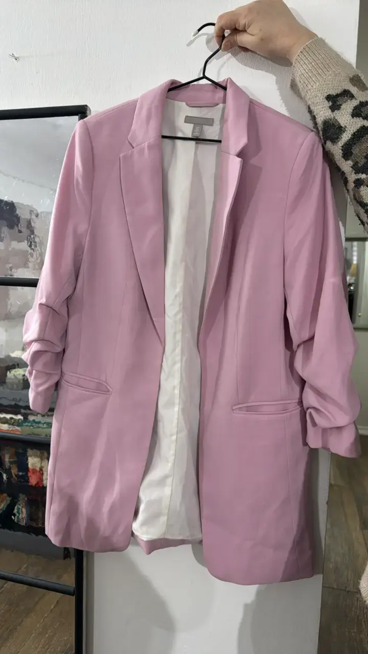 Blazer rosado elegante para mujer