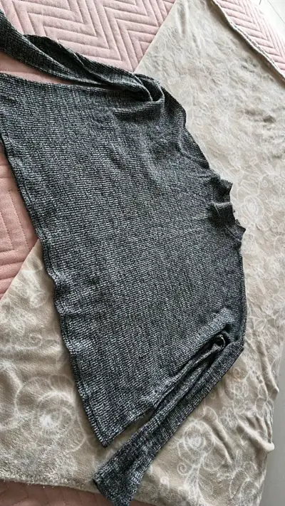 Suéter gris de punto para mujer - miniatura 1