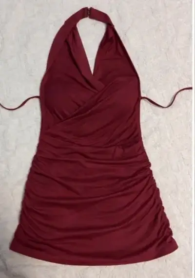 Vestido corto rojo escote halter - miniatura 1