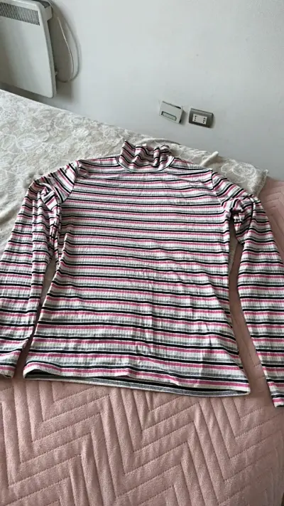 Polera de cuello alto a rayas multicolor - miniatura 1
