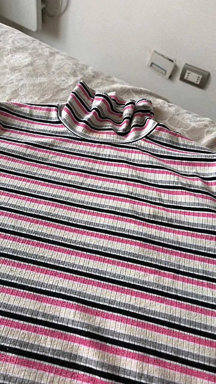 Polera de cuello alto a rayas multicolor - 2
