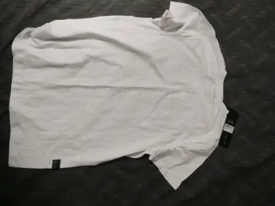 Polera blanca con diseño gráfico JJO - miniatura 2