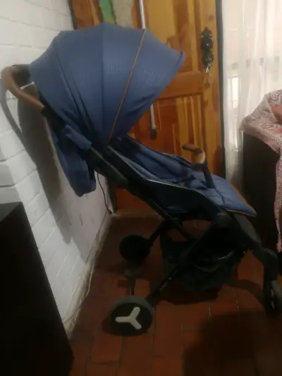Coche de bebé azul con manillar ajustable - miniatura 3