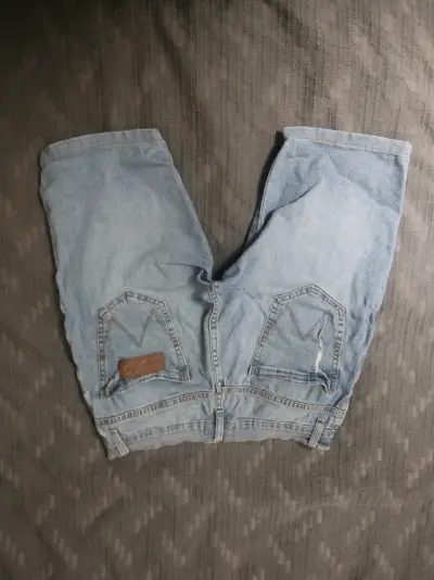 Shorts de mezclilla desgastados wangler - miniatura 2