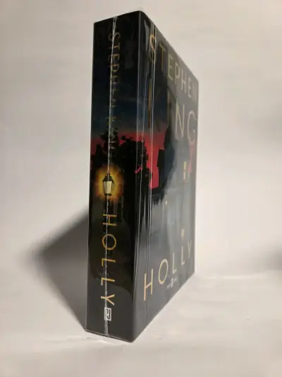 Libro 'Holly' de Stephen King - miniatura 2