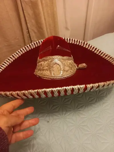 Sombrero charro mexicano rojo y dorado - miniatura 1