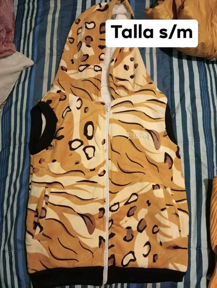Suéter beige de lana con cuello alto - 5