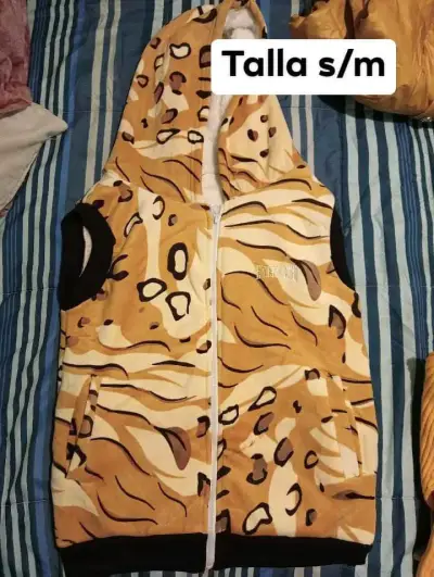 Suéter beige de lana con cuello alto - miniatura 5