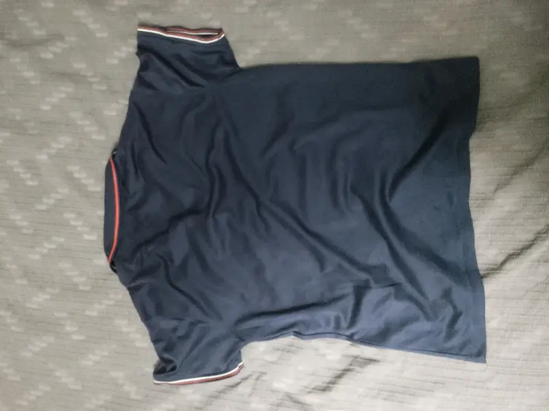 Polera con cuello azul EA7 - 2