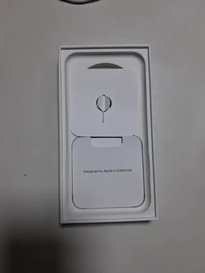 iPhone 11 con cargador y caja original - miniatura 4