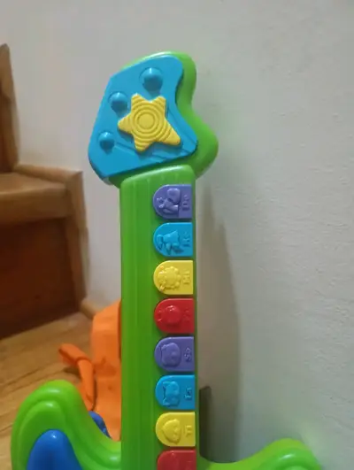 Guitarra de juguete interactiva para niños - miniatura 3
