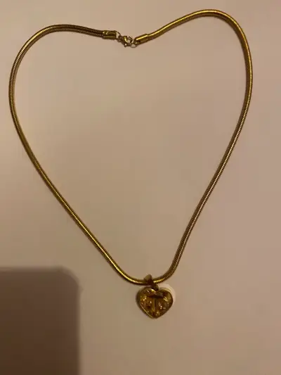Collar dorado de corazón - miniatura 1