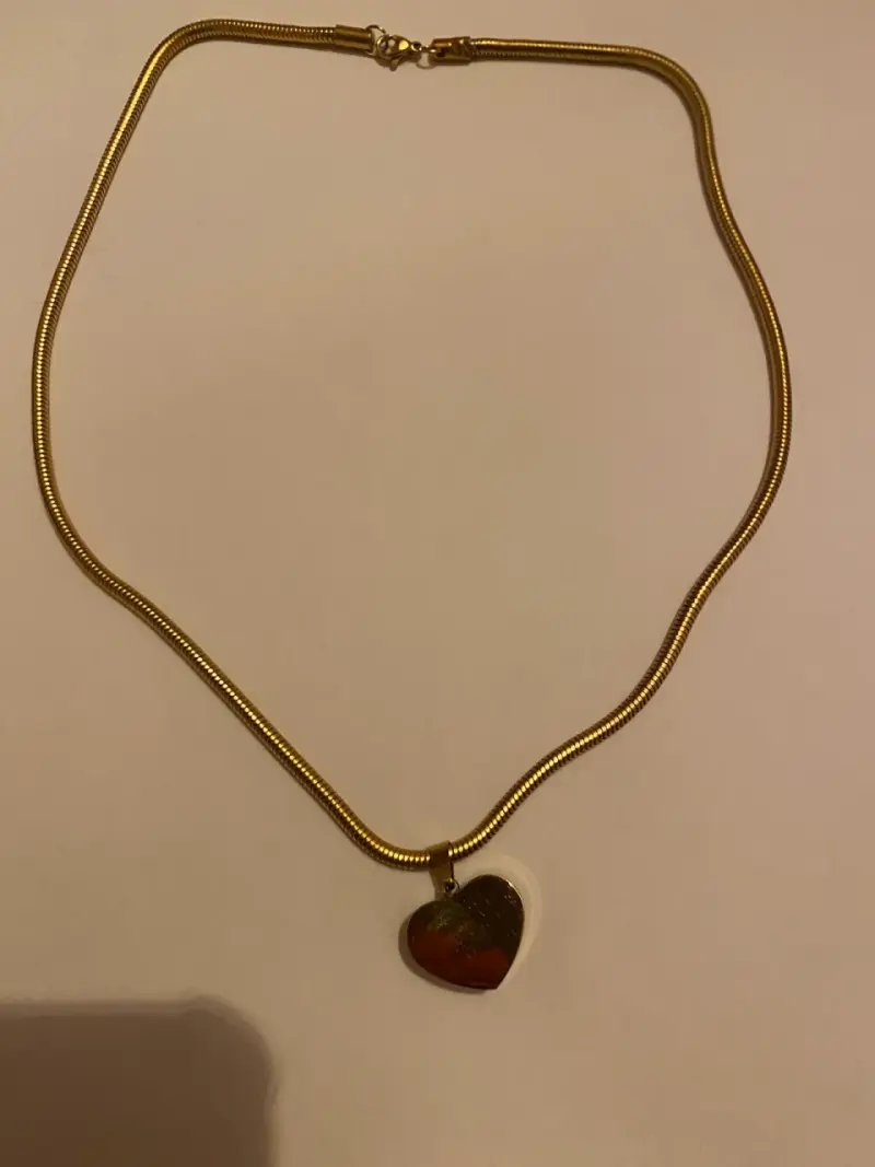 Collar dorado de corazón - 2