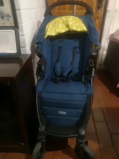 Coche de bebé Britax azul plegable - miniatura 2