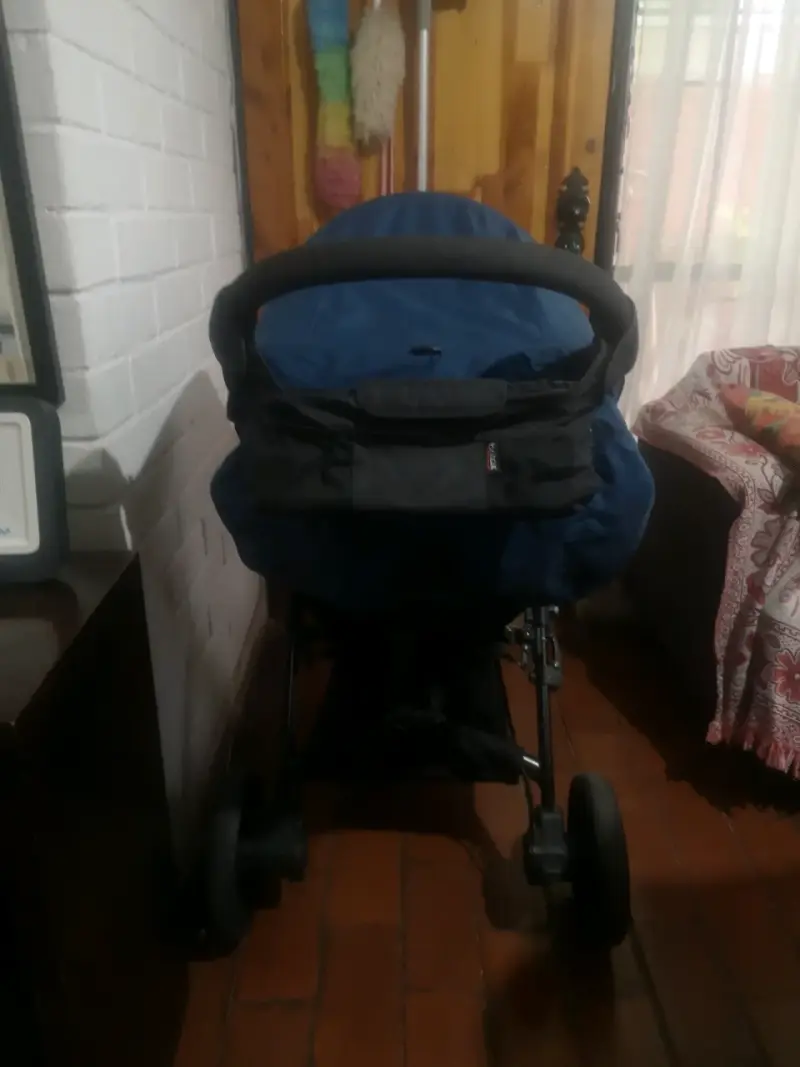Coche de bebé Britax azul plegable - 4