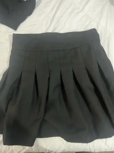 Falda plisada negra elegante - miniatura 1