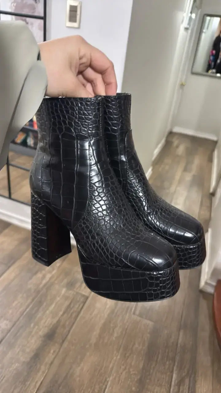 Botines negros de cuero sintético con plataforma