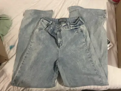 Jeans celestes de mezclilla talla 40 - miniatura 1