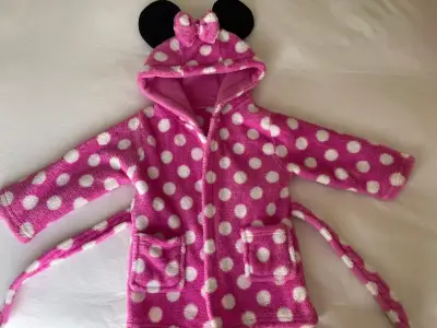 Bata infantil con capucha Minnie Mouse - miniatura 2