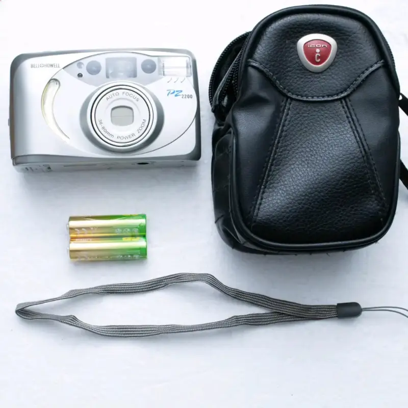 Cámara compacta Bell+Howell PZ2200 con estuche - 1