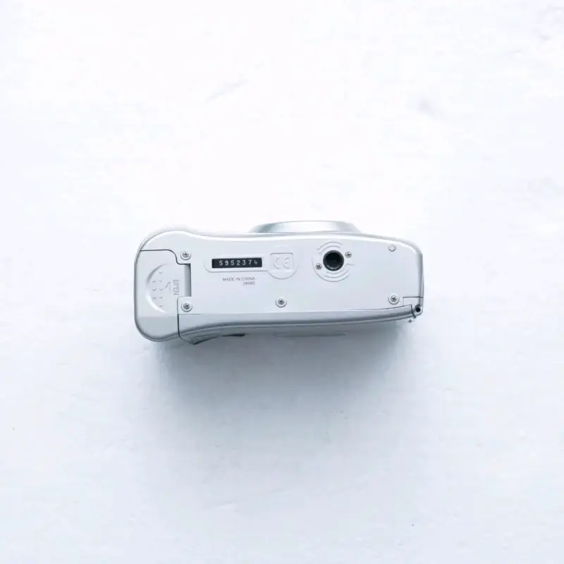 Cámara compacta Bell+Howell PZ2200 con estuche - 4
