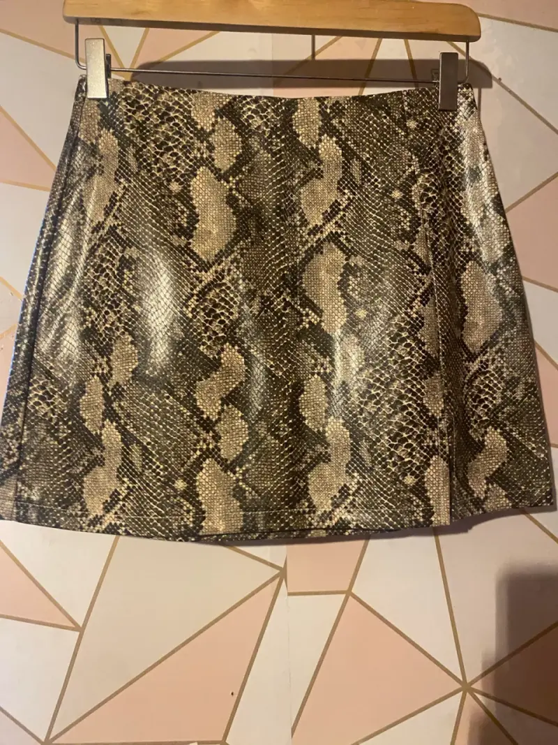Falda corta estampado serpiente - 1