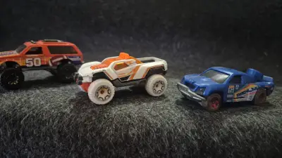 Set de autos de juguete coleccionables - miniatura 1