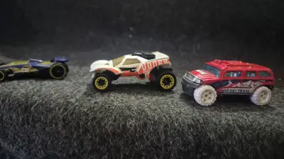 Set de autos de juguete coleccionables - miniatura 6