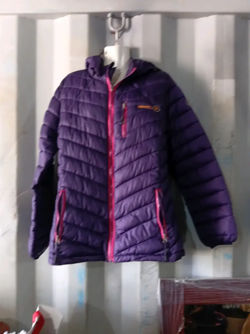 Chaqueta morada impermeable para mujer - 1