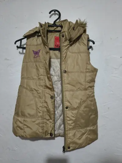 Chaqueta acolchada azul con capucha de pelaje - miniatura 4