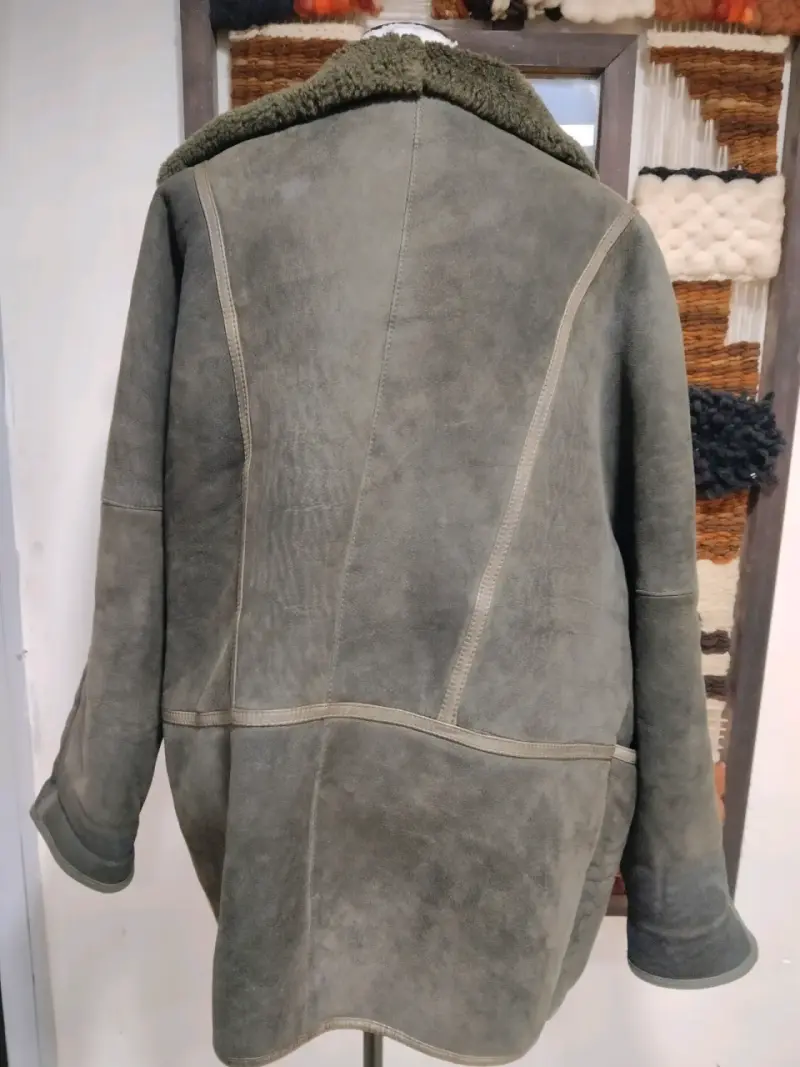 Abrigo estilo gamulan de cuero verde oliva - 3