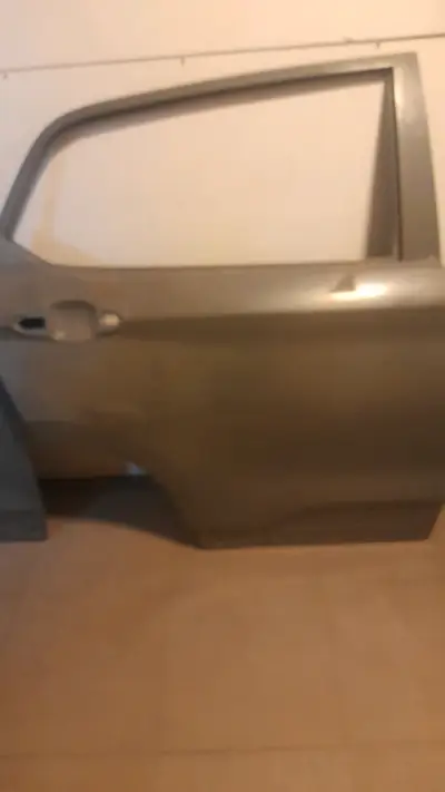 Puerta de auto delantera sin pintar - miniatura 3