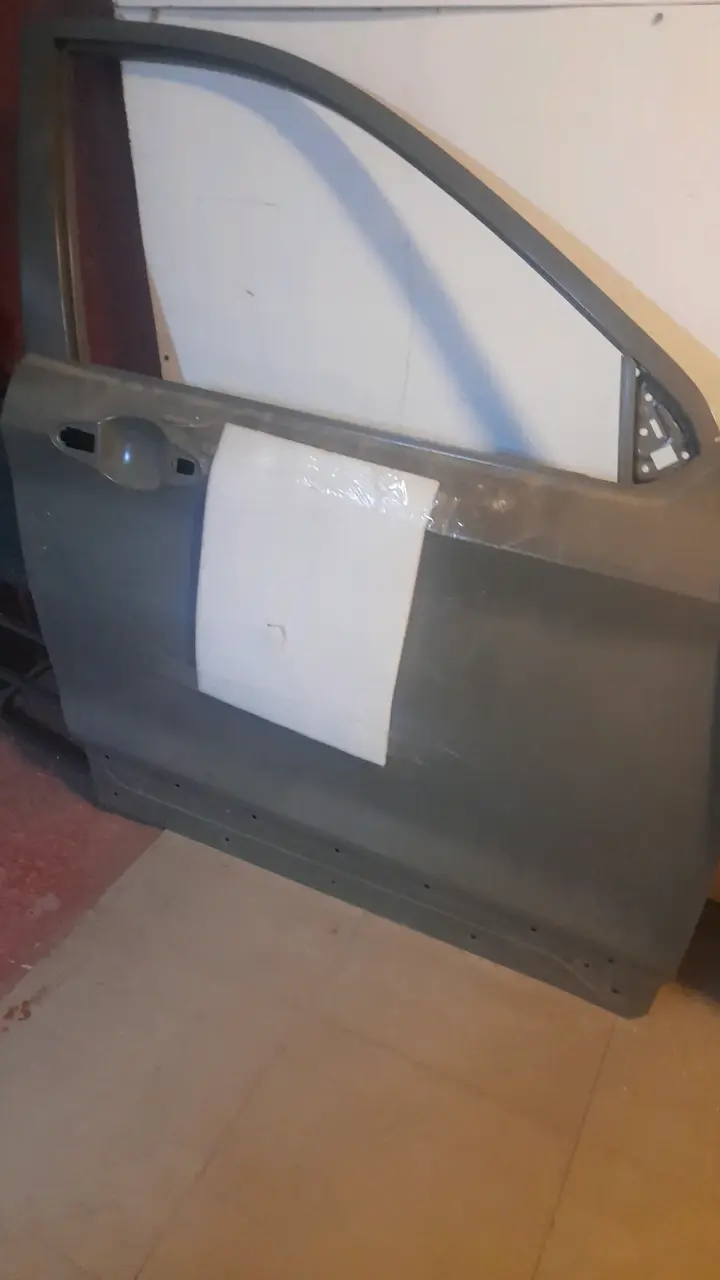 Puerta de auto delantera sin pintar - 4