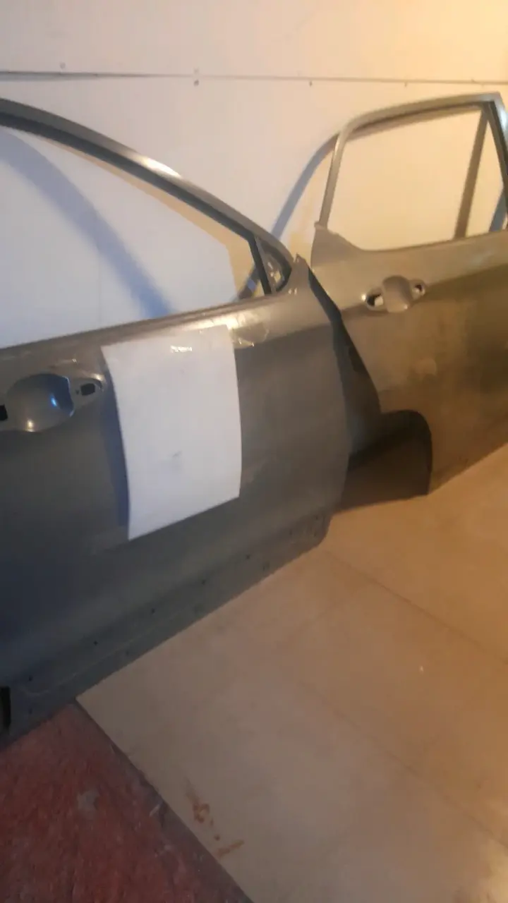 Puerta de auto delantera sin pintar - 5