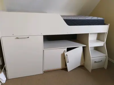 Cama alta con almacenamiento integrado - miniatura 1