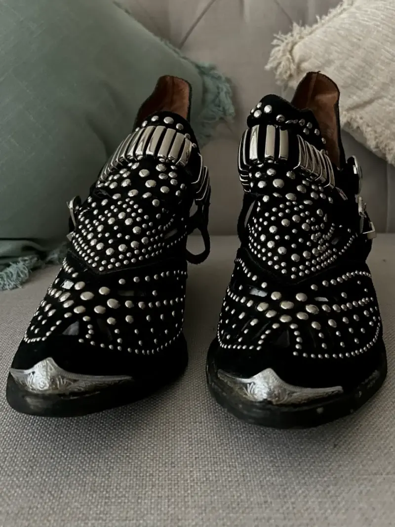 Botines negros con tachas - 3