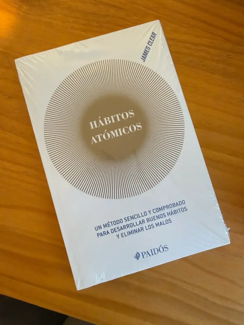 Libro 'Hábitos Atómicos' de James Clear