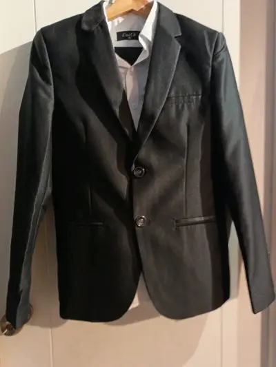 Traje negro elegante para hombre - miniatura 1